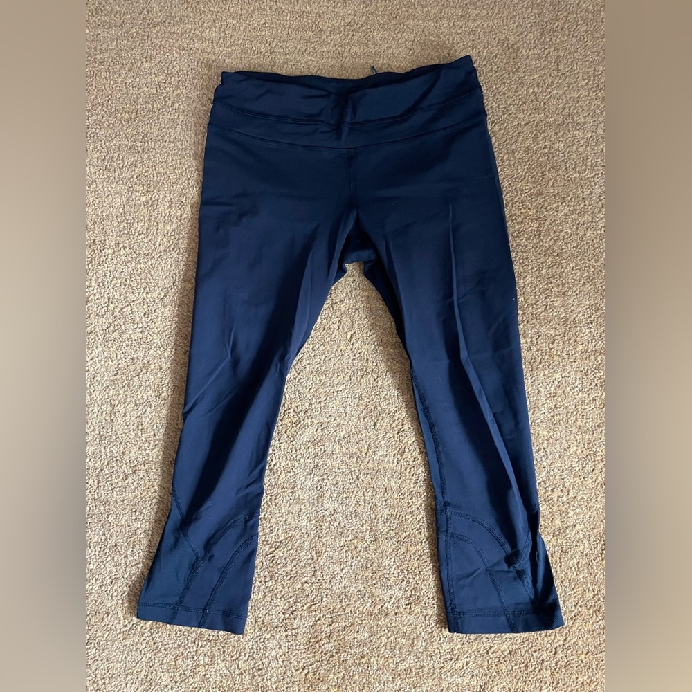 Black Lululumon Crop Legging